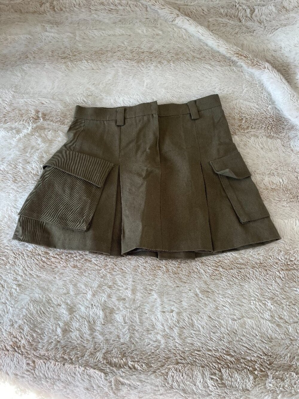 The Frankie Shop Audrey Cargo Pleated Miniskirt in Olive Small